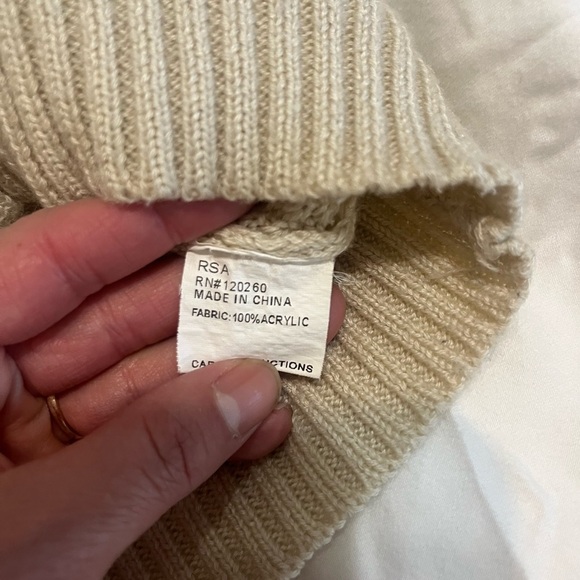 Vintage Women's Cream Sweater - Picture 4 of 4